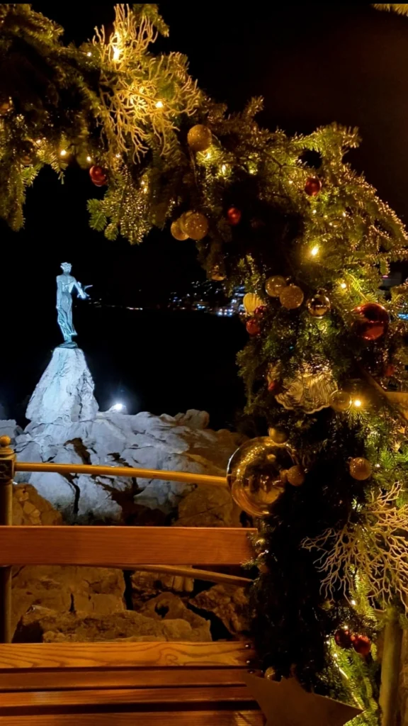 Advent u Opatiji, Djevojka s galebom